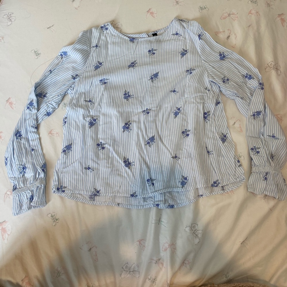 long sleeves blue shirt